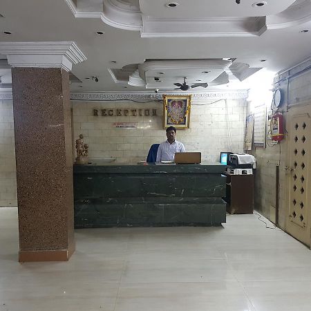 Hotel Surya Palace Kottagudem Екстер'єр фото