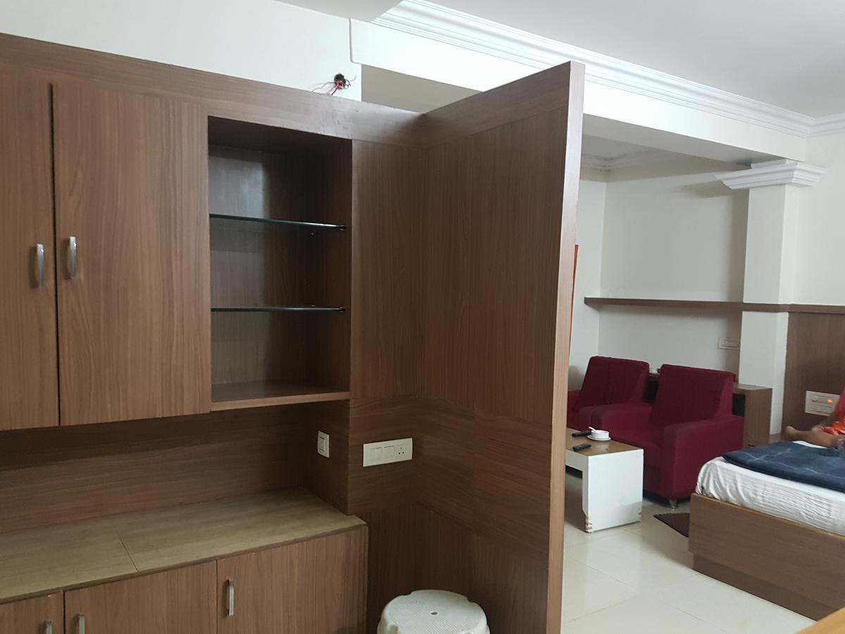 Hotel Surya Palace Kottagudem Екстер'єр фото